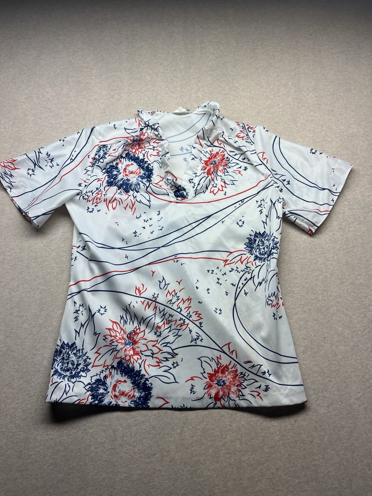 1970s, 80s Women’s White Flowered Knit S Sleeve Shirt 