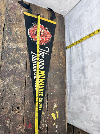 Vintage Souvenir Pennant Milwaukee County Zoological Park #1346