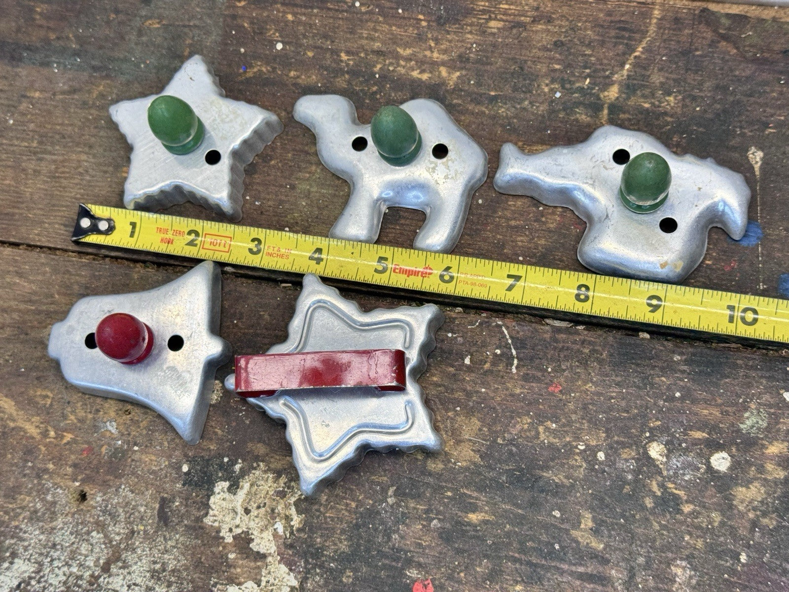 Five Christmas Cookie Cutters Vtg #1401