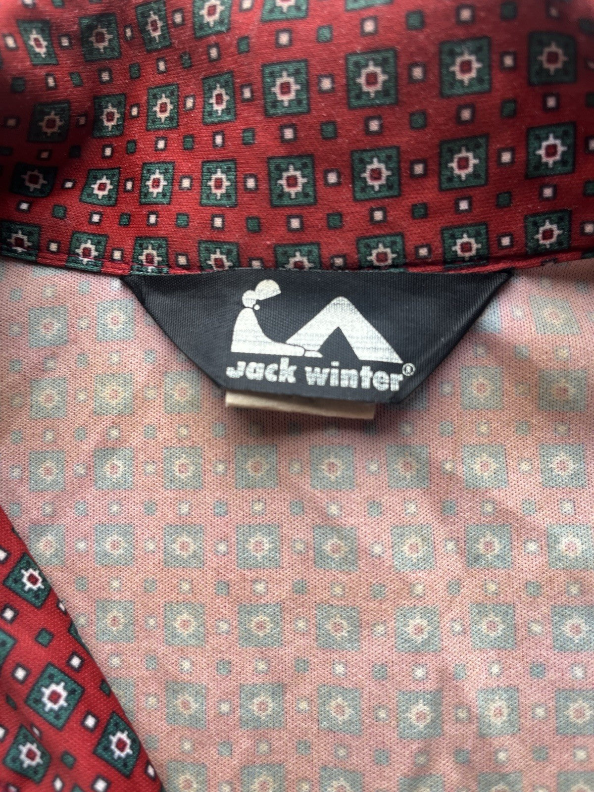 1970s Women’s L Sleeve Red Patterned Knit Jack Winter Shirt