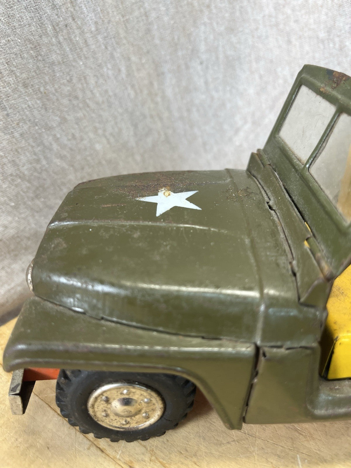 Vintage Tin Friction Jeep W/ Toy Working Spring Howitzer Gun