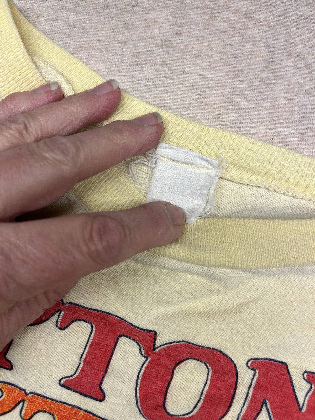 1980s Unisex S Sleeve Yellow Daytona Tshirt