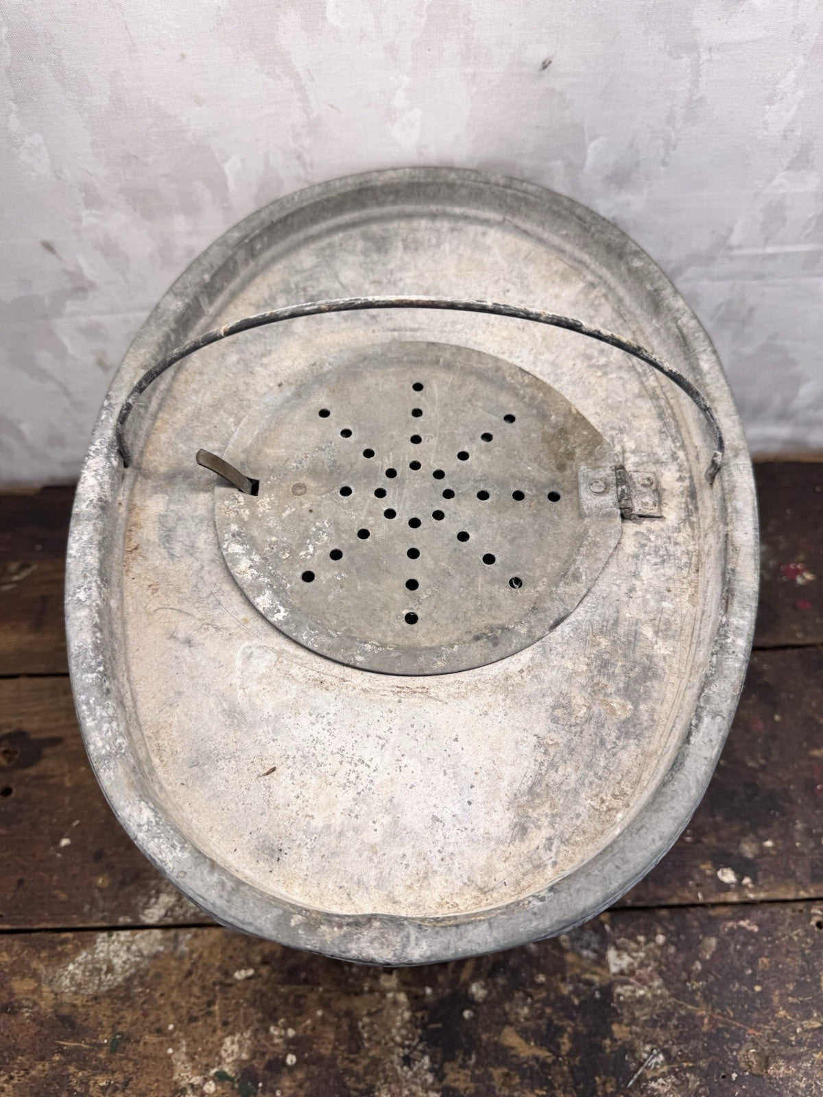 Vintage Oval Metal Minnow Bucket #1015