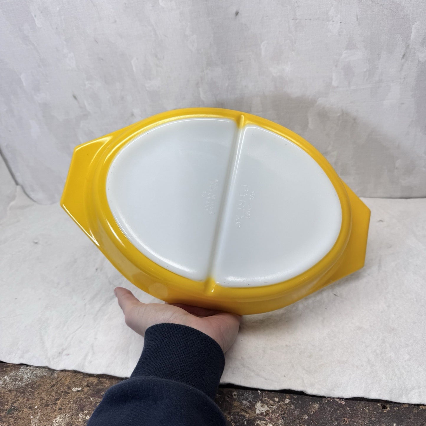 Pyrex  Ovenware Sunflower Casserole Dish With Lid Vintage