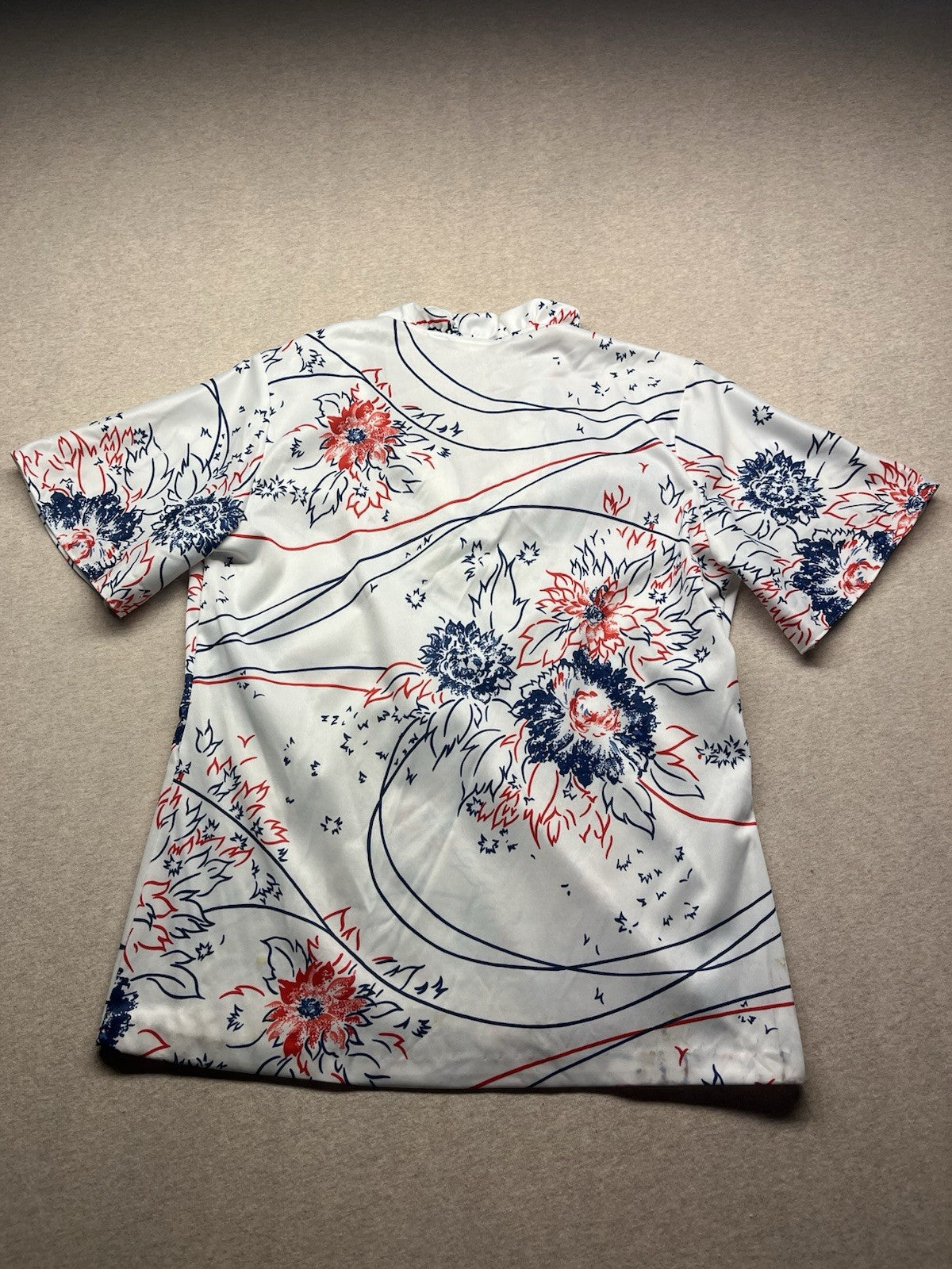 1970s, 80s Women’s White Flowered Knit S Sleeve Shirt 