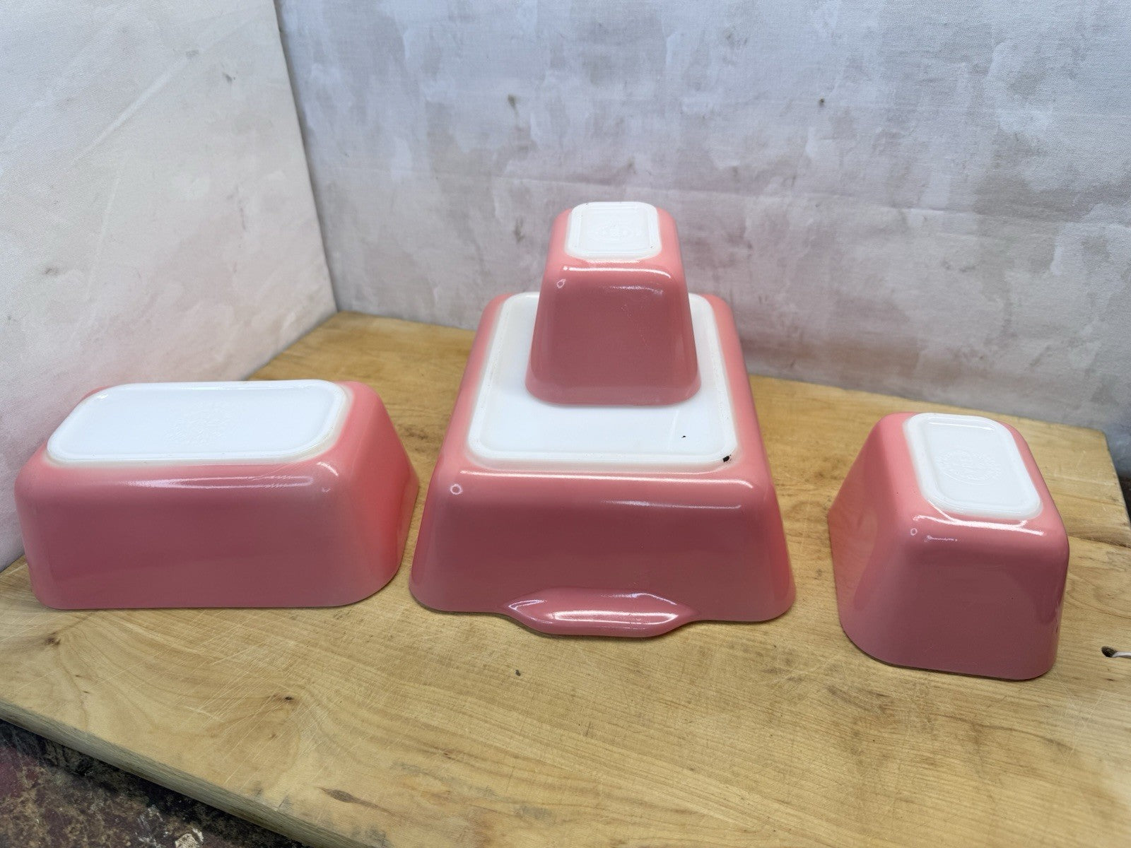 Pink Pyrex Set Of Four With Lids #1343