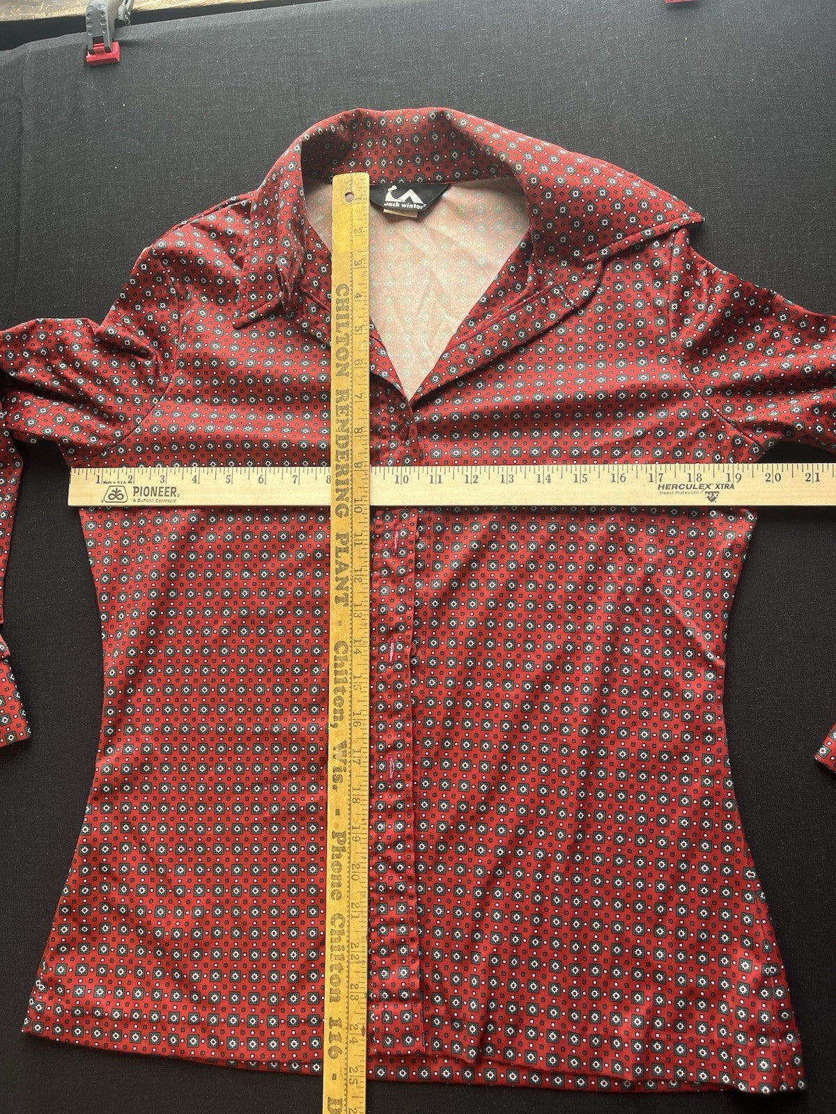1970s Women’s L Sleeve Red Patterned Knit Jack Winter Shirt