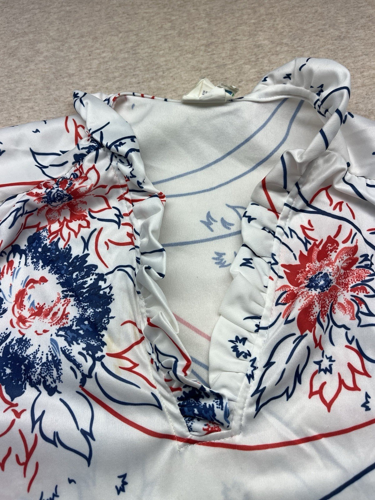 1970s, 80s Women’s White Flowered Knit S Sleeve Shirt 