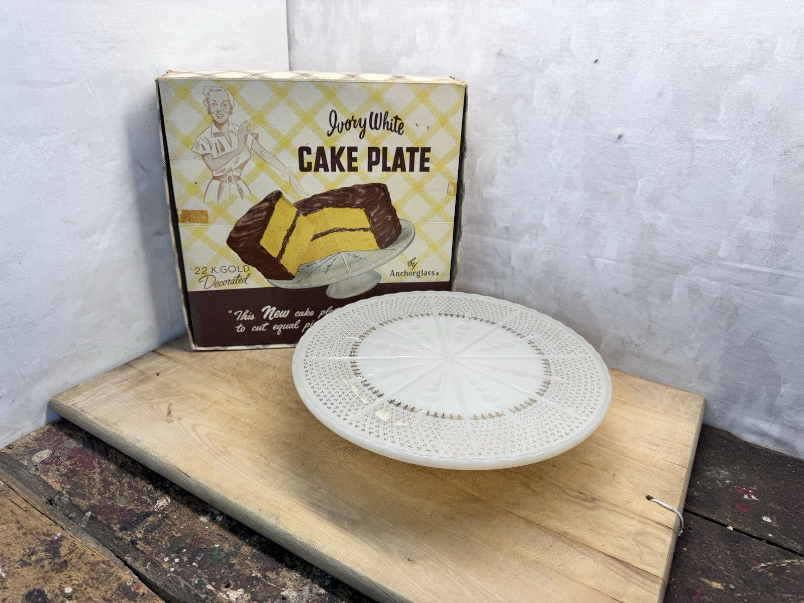Ivory White Cake Plate Vtg W/box #S-1511
