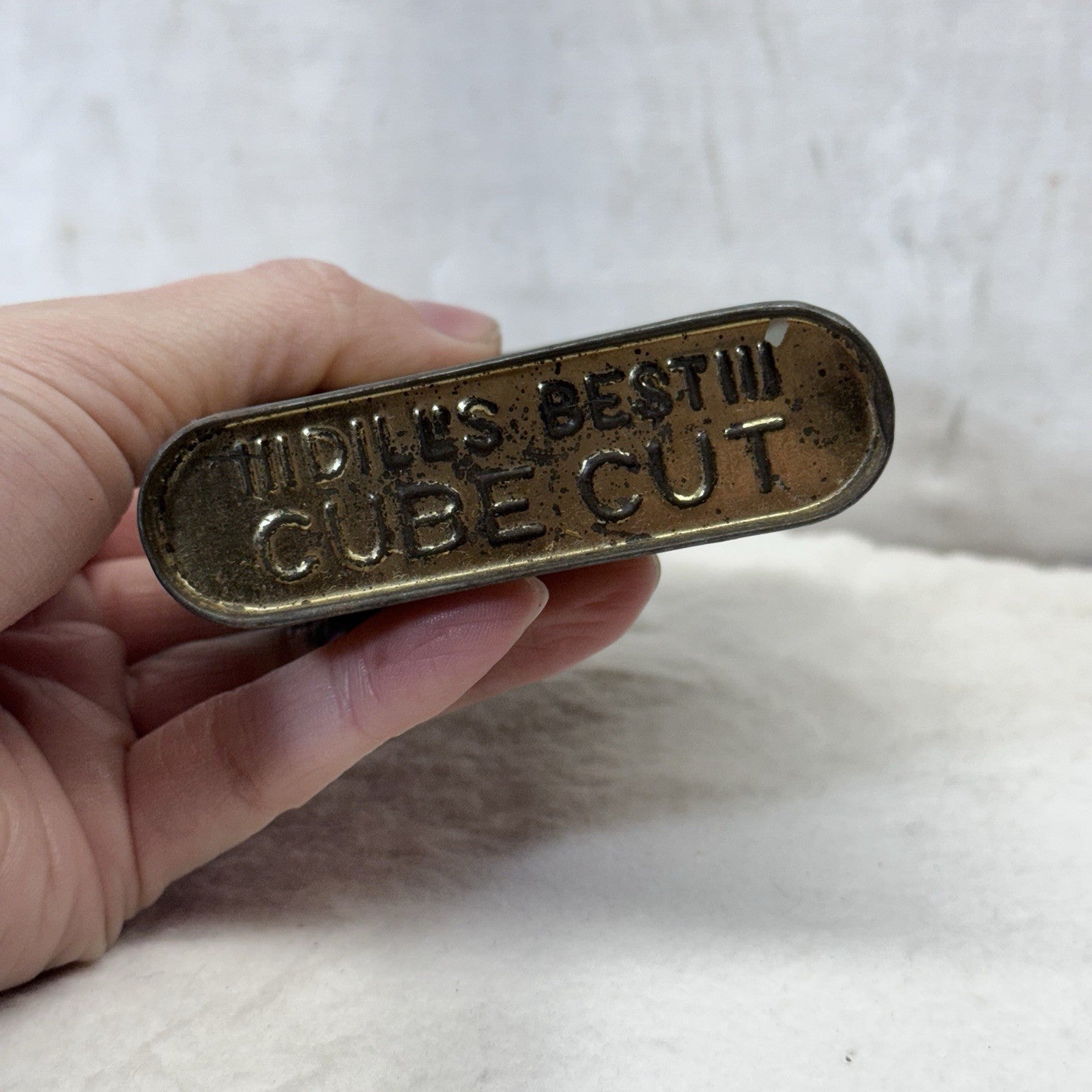J.G Dills Best Cube Cut Club Tin Vintage
