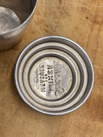 Aluminum Smooth Measure And Mixer Vtg #1409