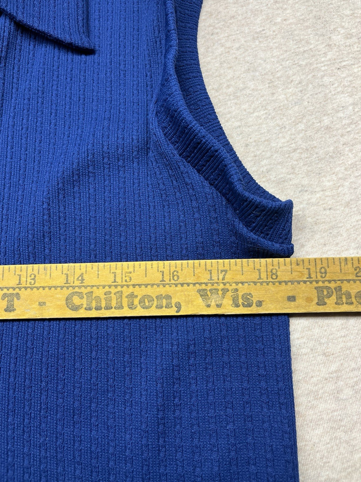 1970-80s Women’s Sleeveless Blue Knit Top