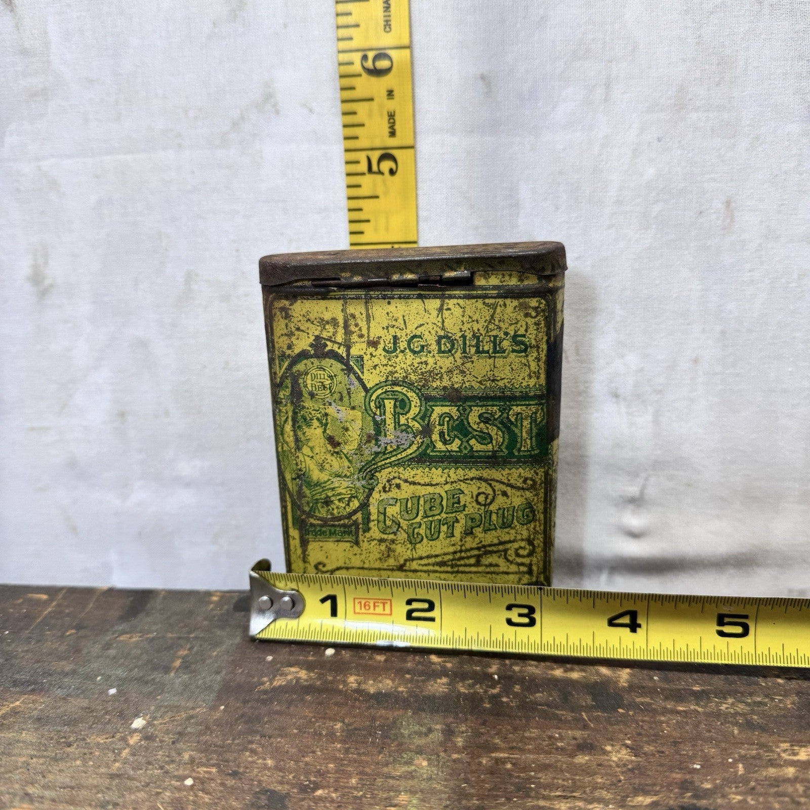 J.G Dills Best Cube Cut Club Tin Vintage