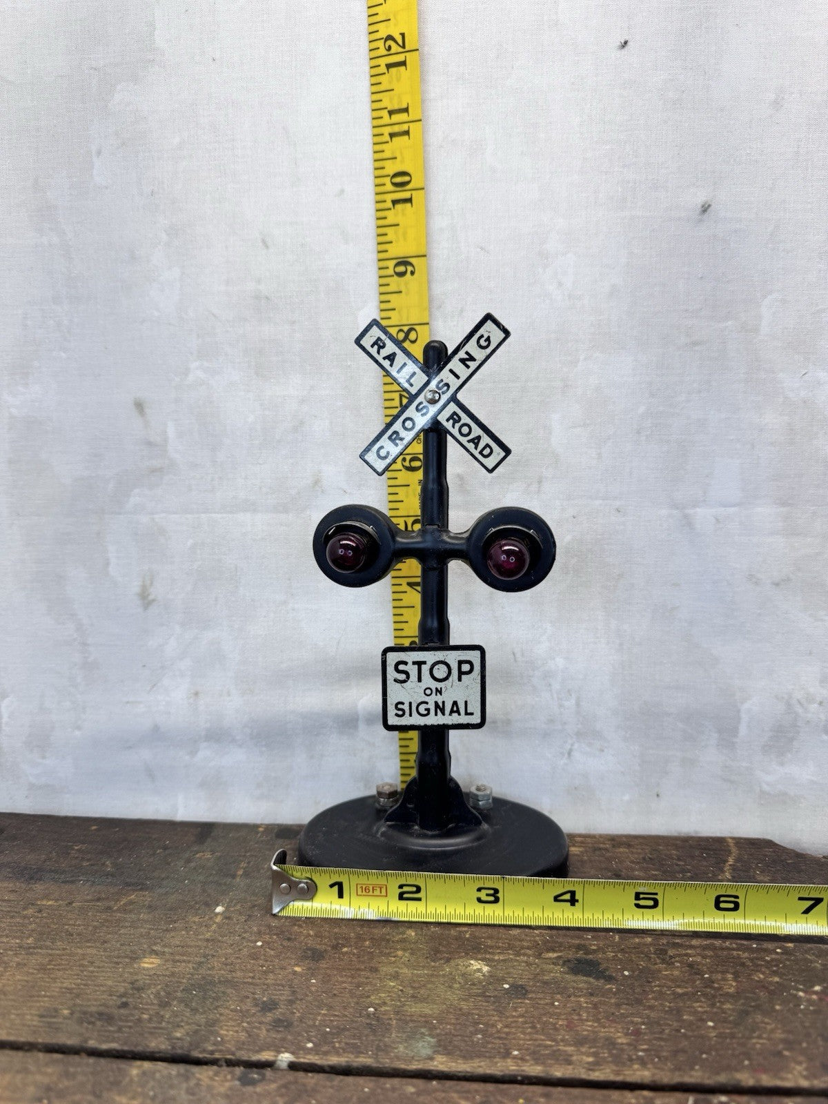 Vintage O Scale Metal Lighted Railroad Crossing #S-1599