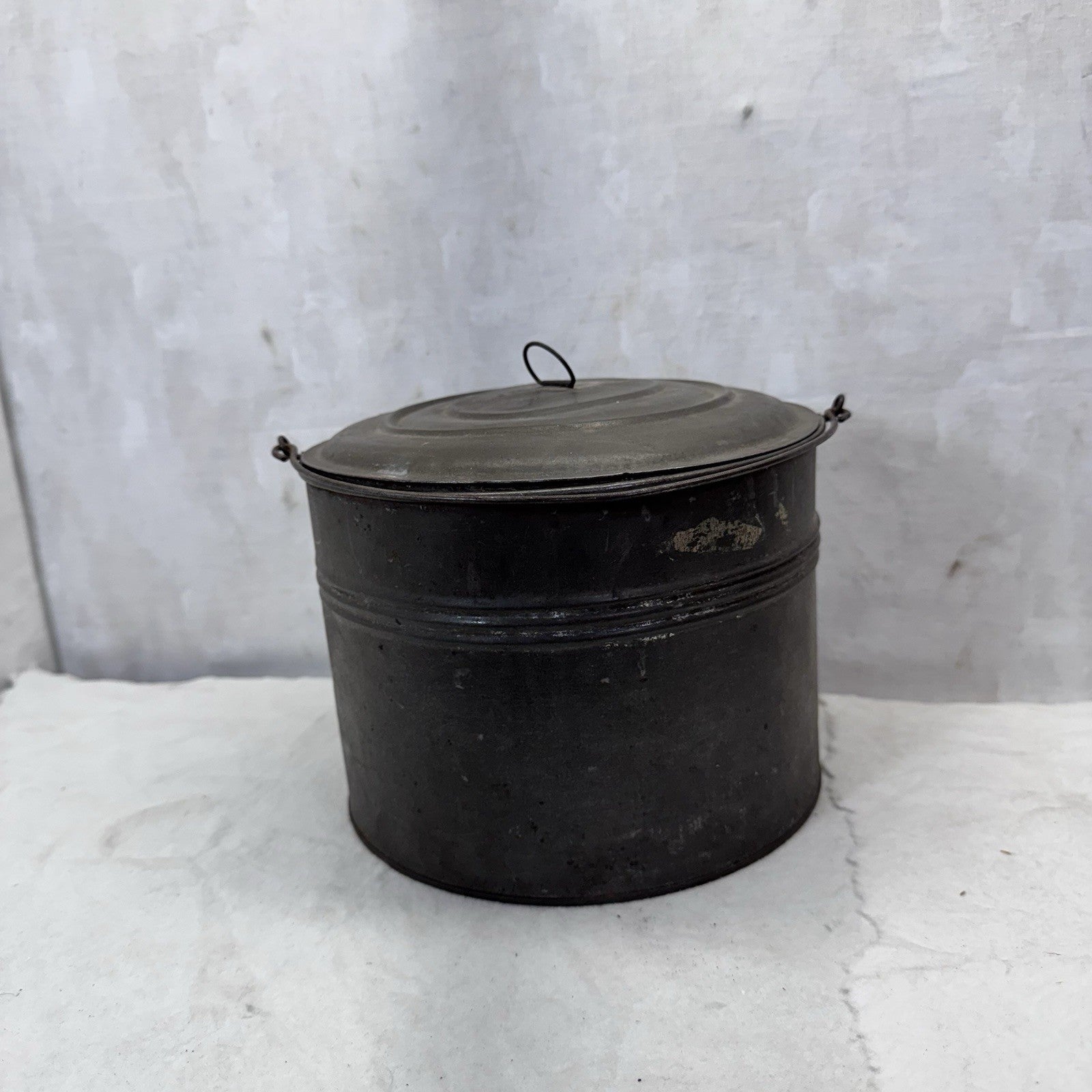 Metal Small Berry Bucket With Lid Vintage