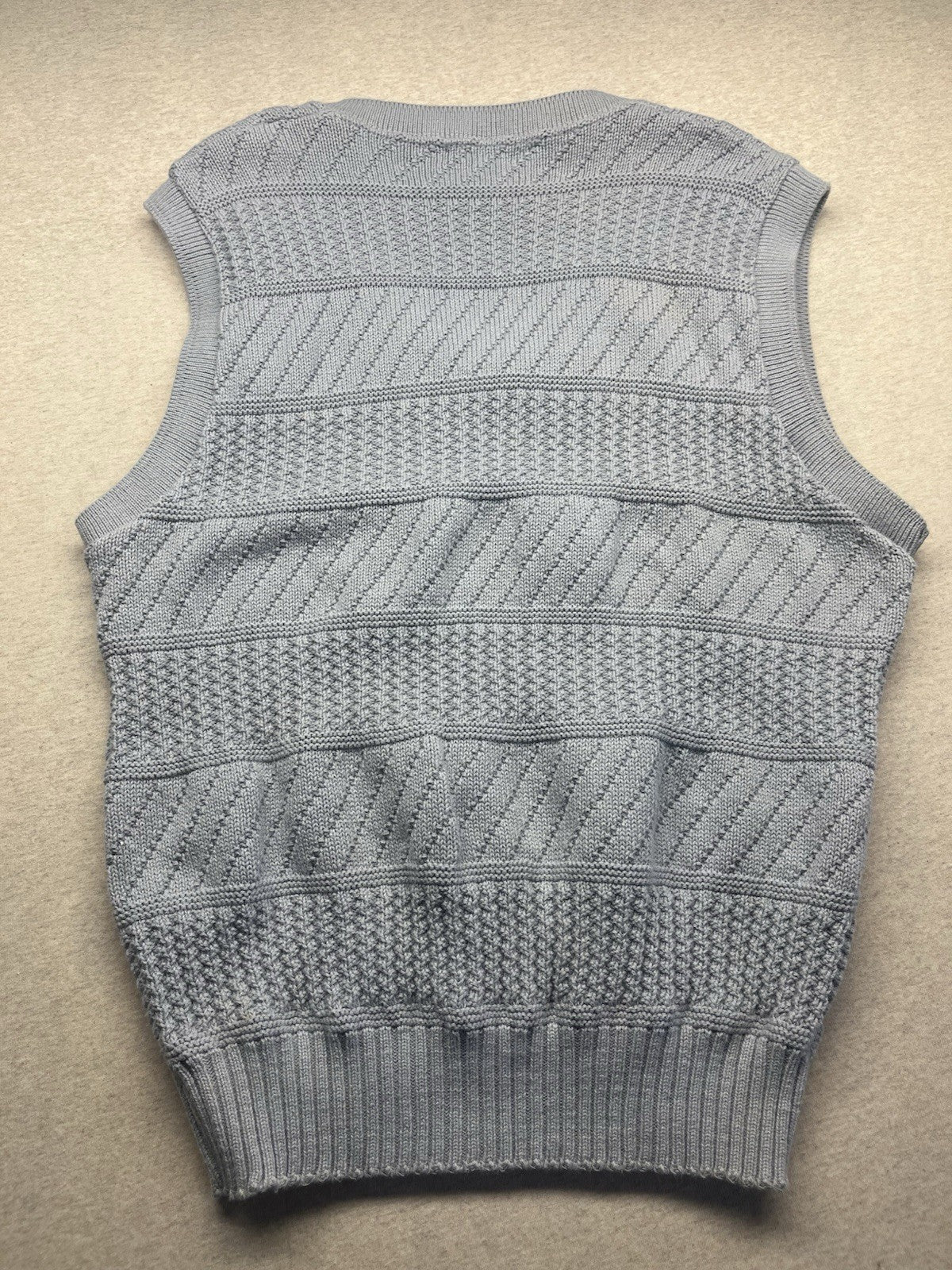 1980s Men’s Grey Knit Vest