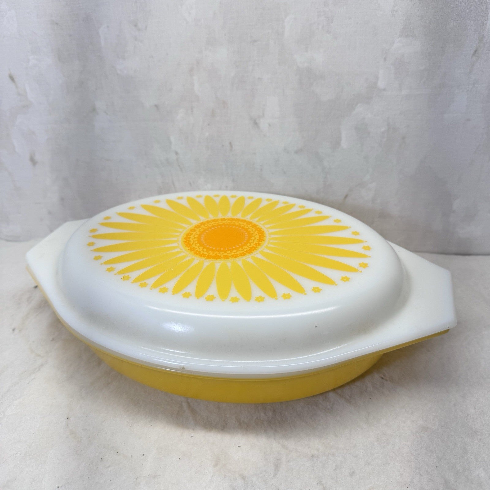 Pyrex  Ovenware Sunflower Casserole Dish With Lid Vintage