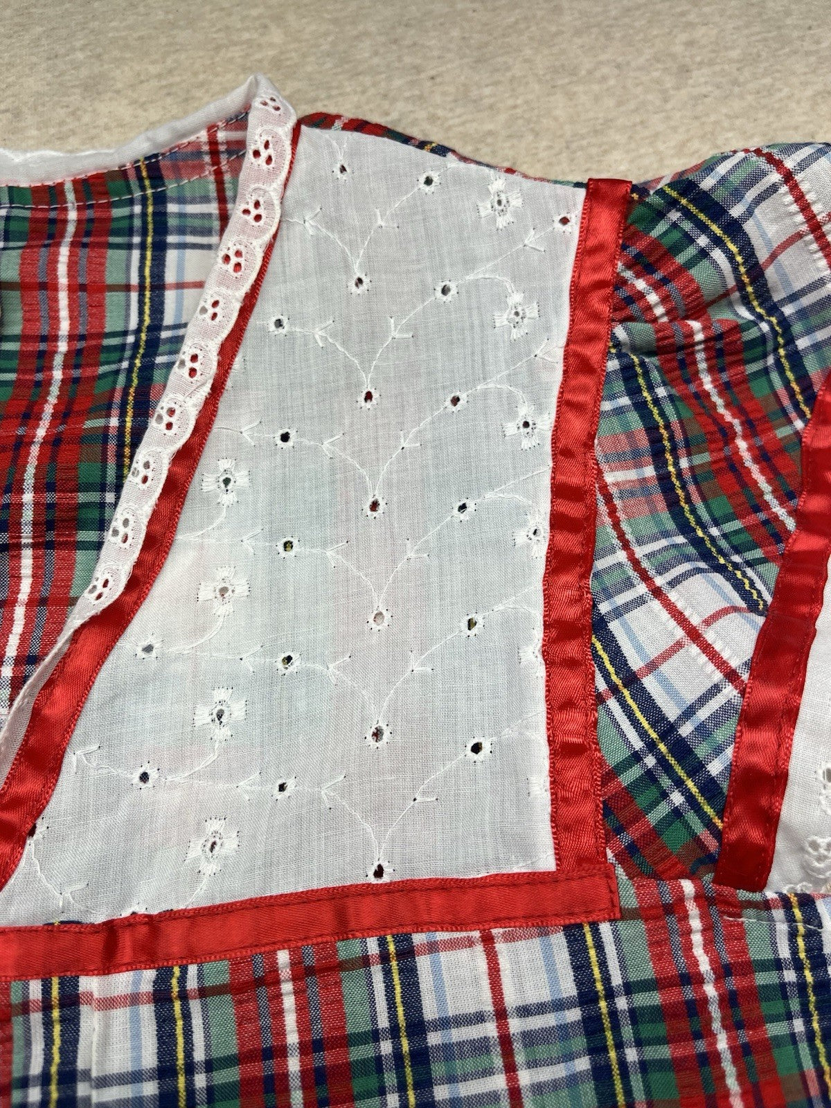 1970s Women’s Red Plaid W/wht Eyelet Cotton Top