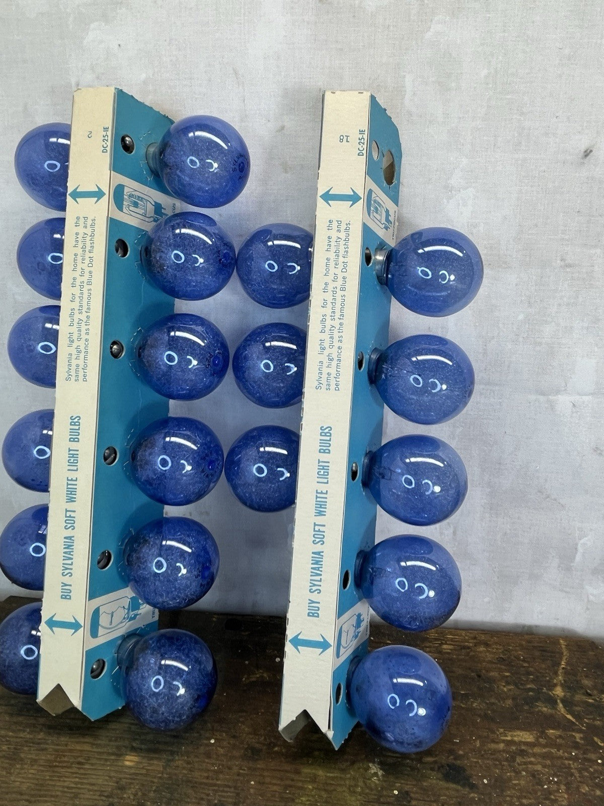 NOS Sylvania Blue Dot Press 25B Flashbulbs #118