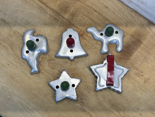 Five Christmas Cookie Cutters Vtg #1401