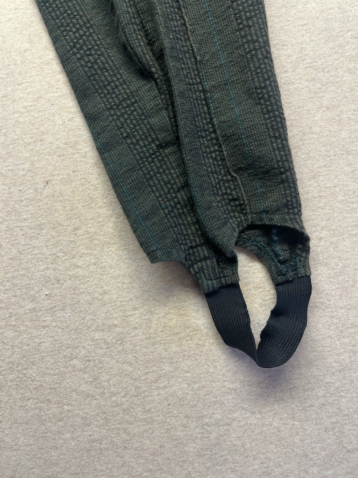 1980s Women’s Cotton Grey stripe Stirrup Pants