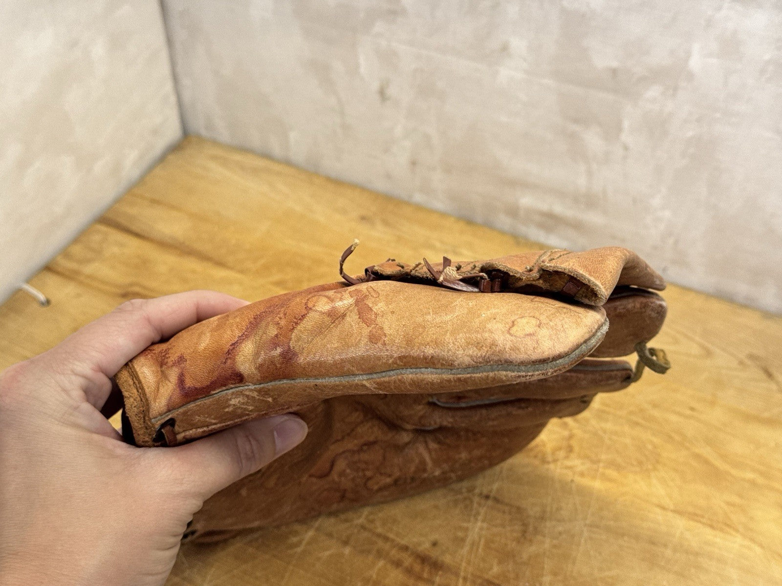 Child’s Vintage Baseball Glove #1172