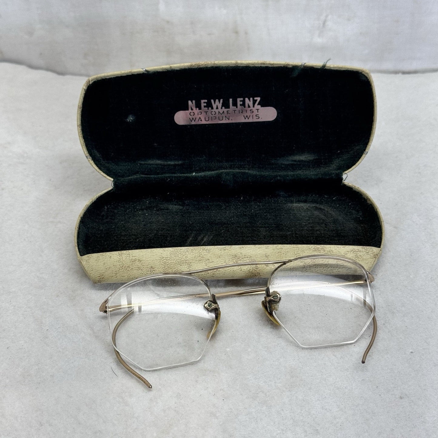 N.E.W Lenz Optometrist Glasses And Case Waupun Wisconsin Vintage 