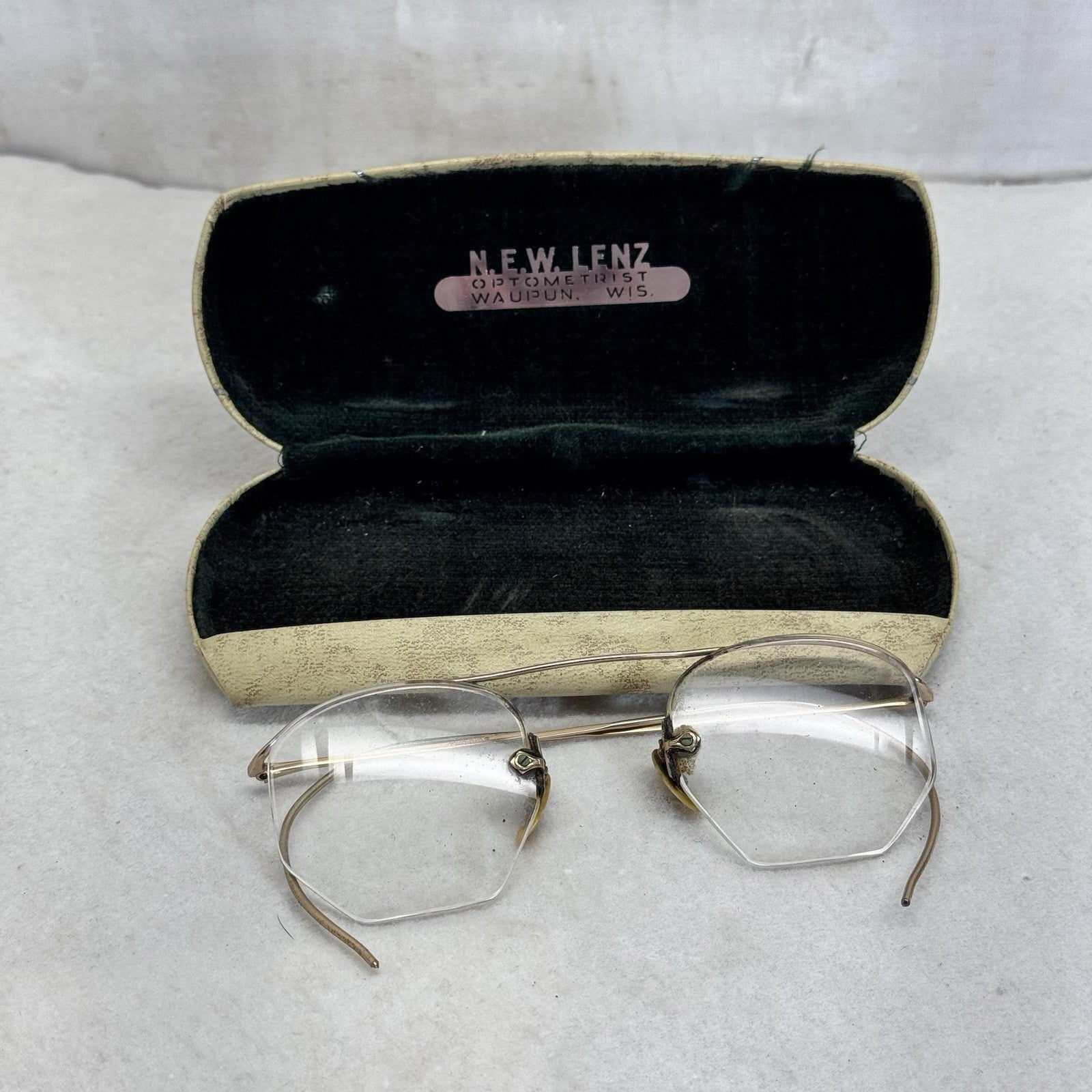 N.E.W Lenz Optometrist Glasses And Case Waupun Wisconsin Vintage 
