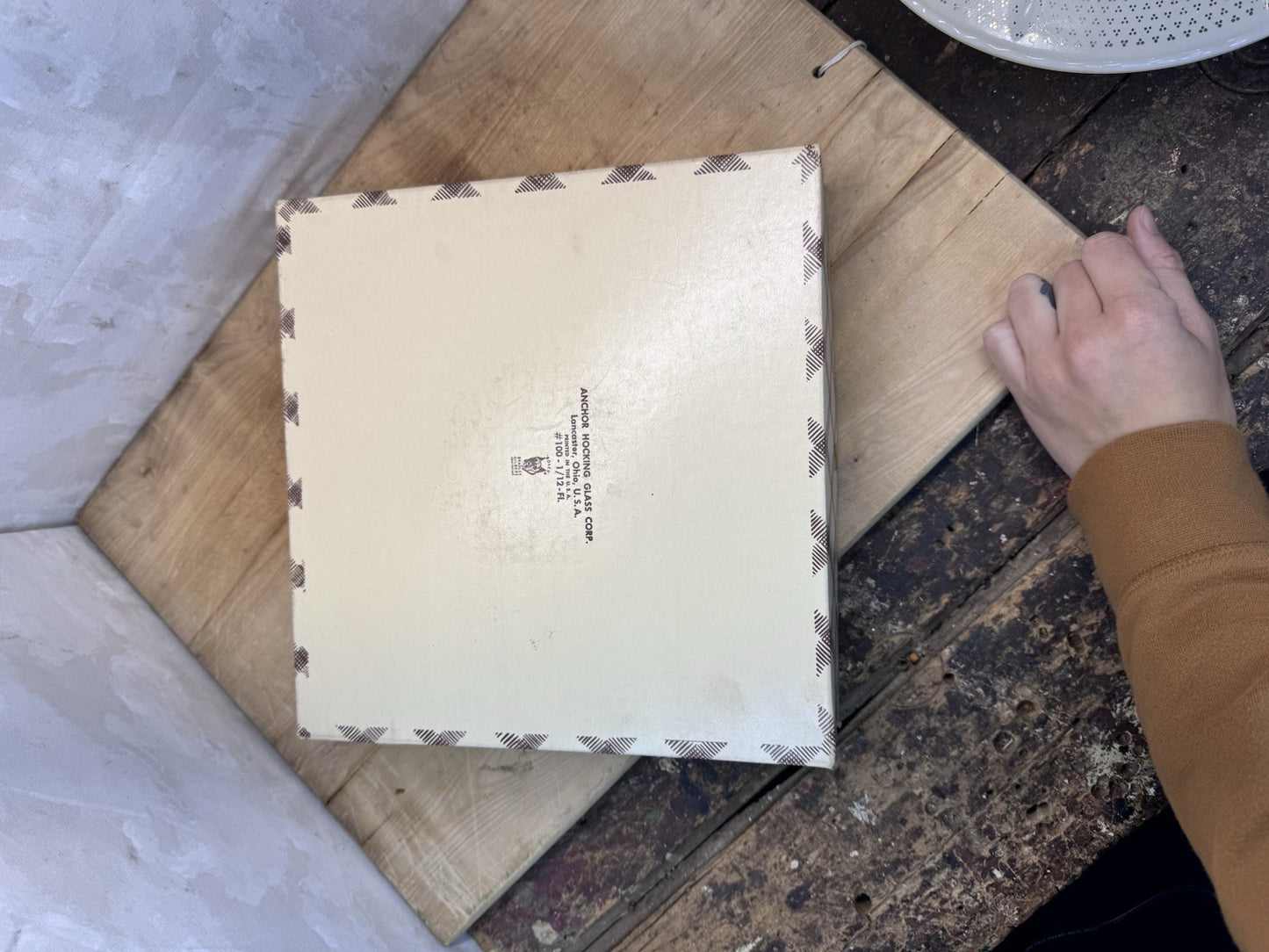 Ivory White Cake Plate Vtg W/box #S-1511