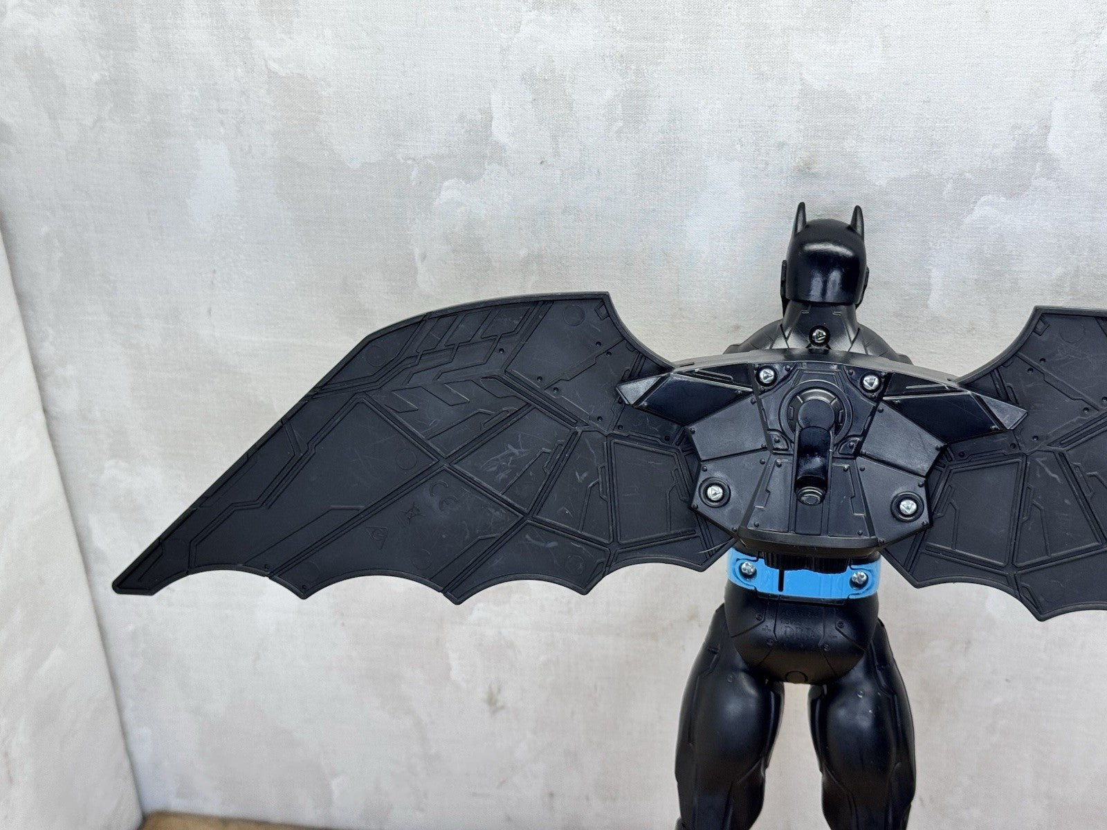 DC Comics Batman Bat-Tech 12-inch Deluxe Action Figure w/Expanding Wings #1370