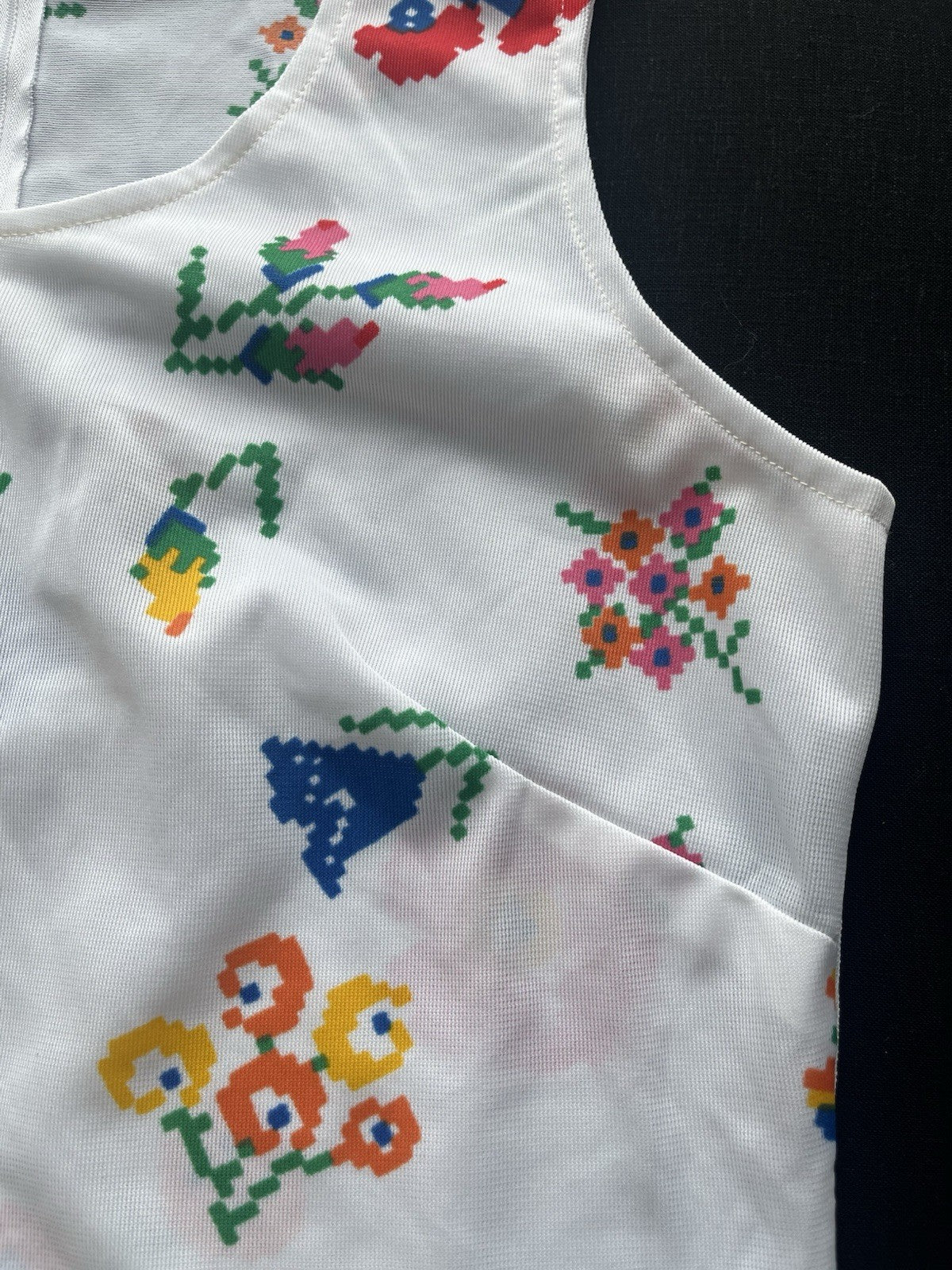 1960s White Flowered Sleeveless Knit Shirt