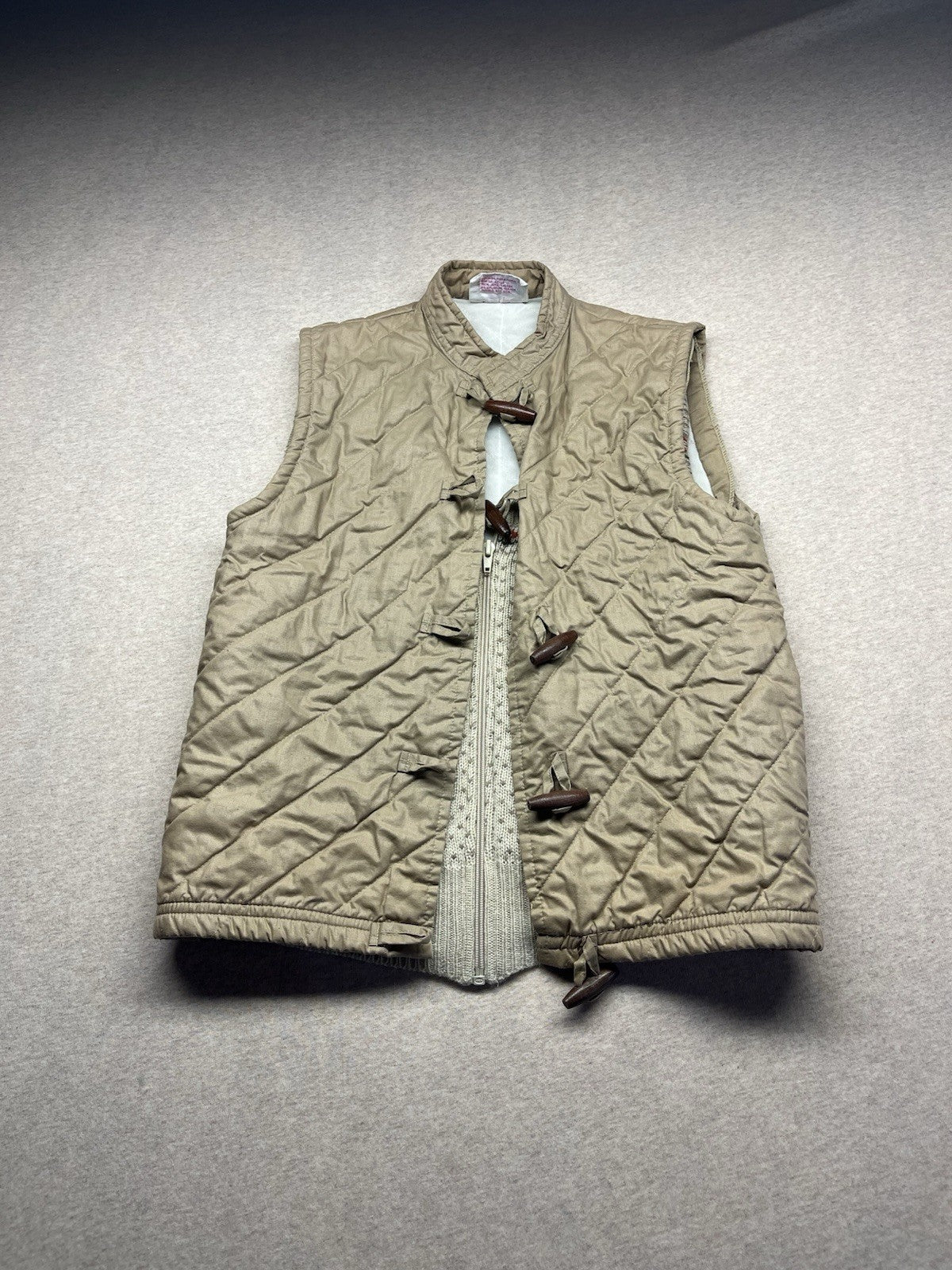 1980s Women’s Tan Vest W/sweater Print