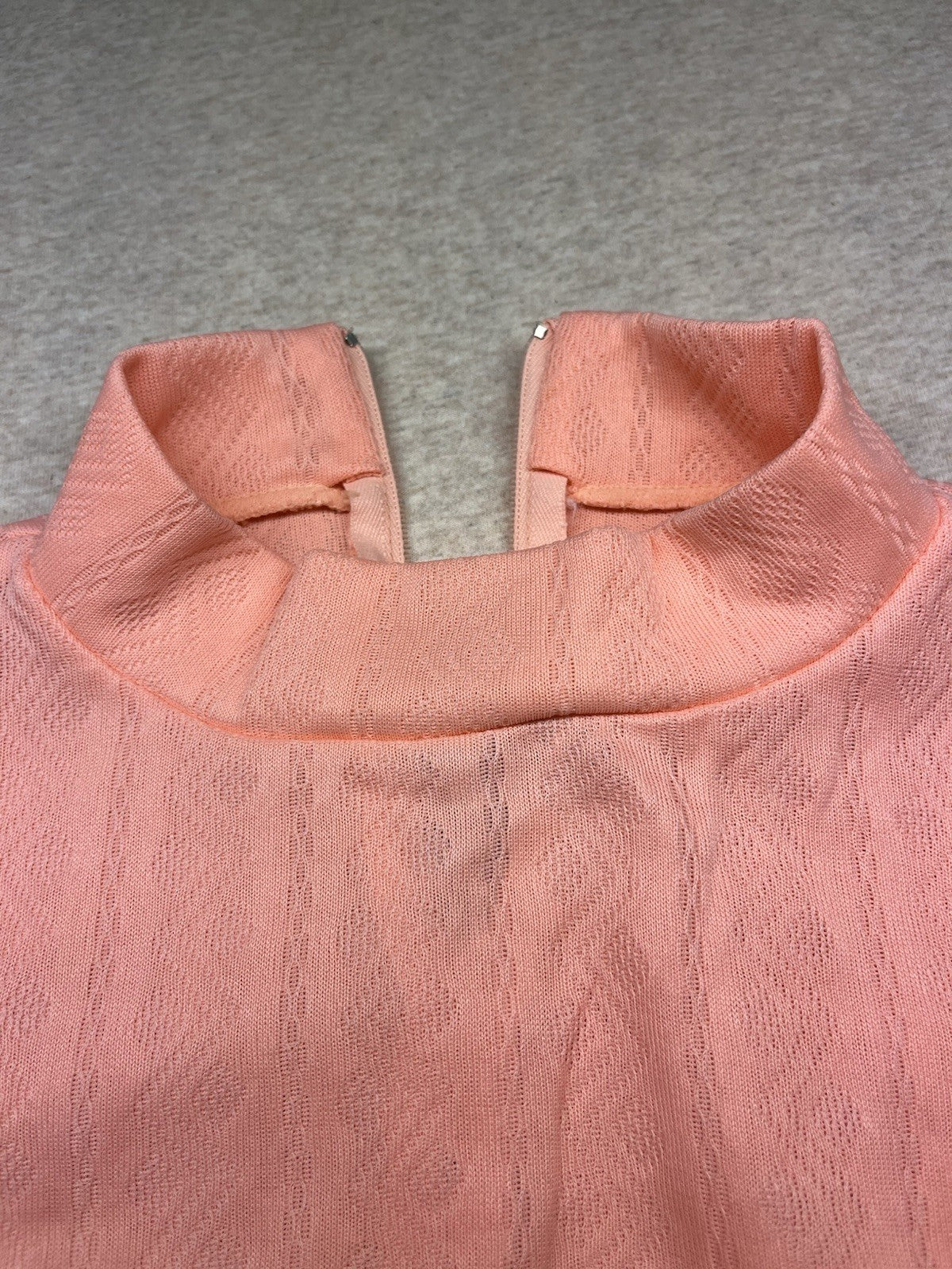 1970s Women’s Peach Knit S Sleeve Shirt