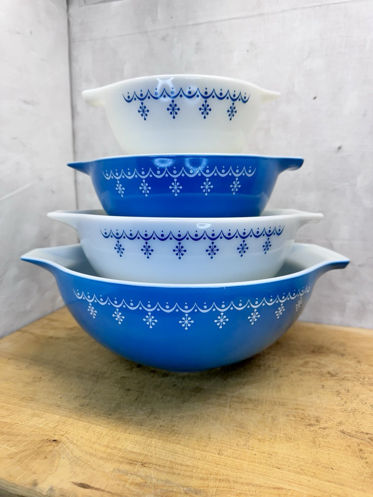 Vtg Pyrex Blue Garland Snowflake Cinderella Nesting Mg  Bowls Set of 4 #S-1695