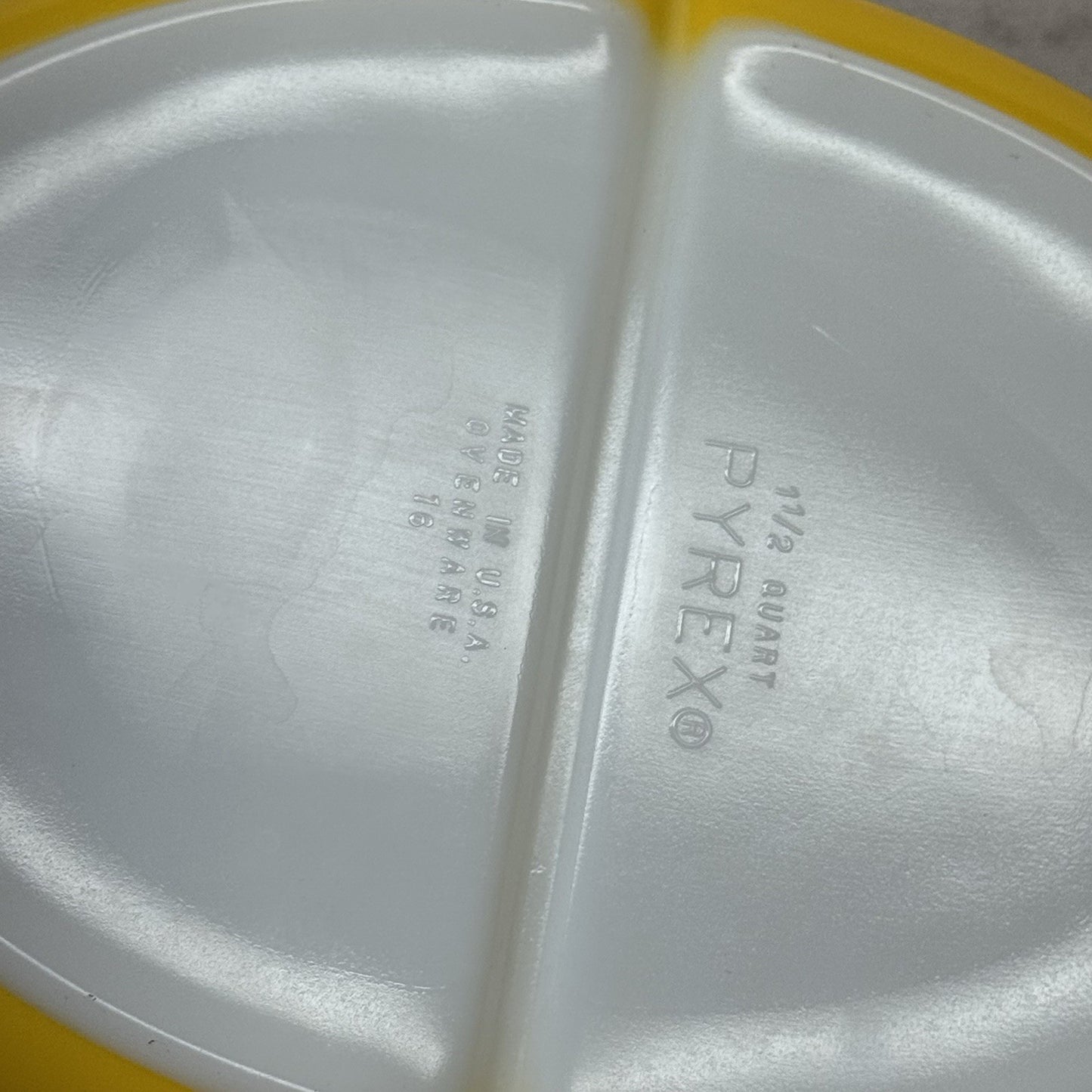 Pyrex  Ovenware Sunflower Casserole Dish With Lid Vintage