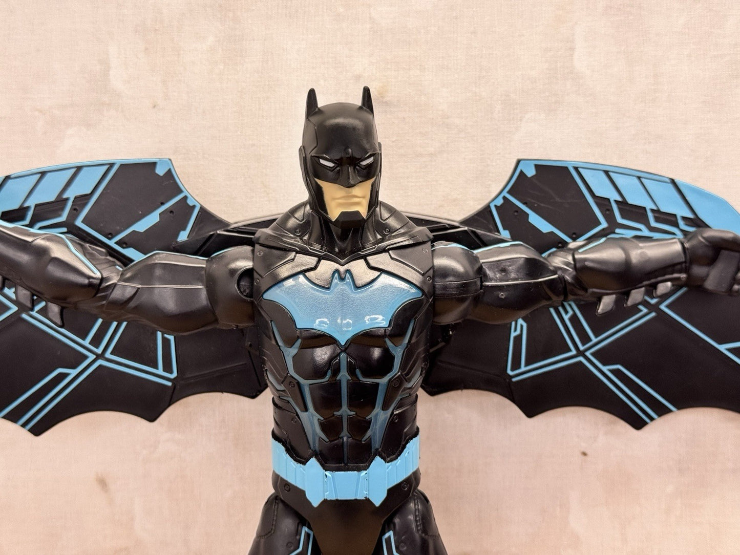 DC Comics Batman Bat-Tech 12-inch Deluxe Action Figure w/Expanding Wings #1370