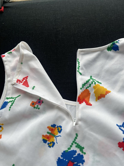 1960s White Flowered Sleeveless Knit Shirt