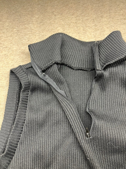 1970s Women’s Black Sleeveless Knit Top
