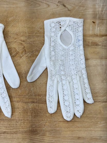 White Vintage Child’s Stretch Lace Cloth Gloves  #S-1835