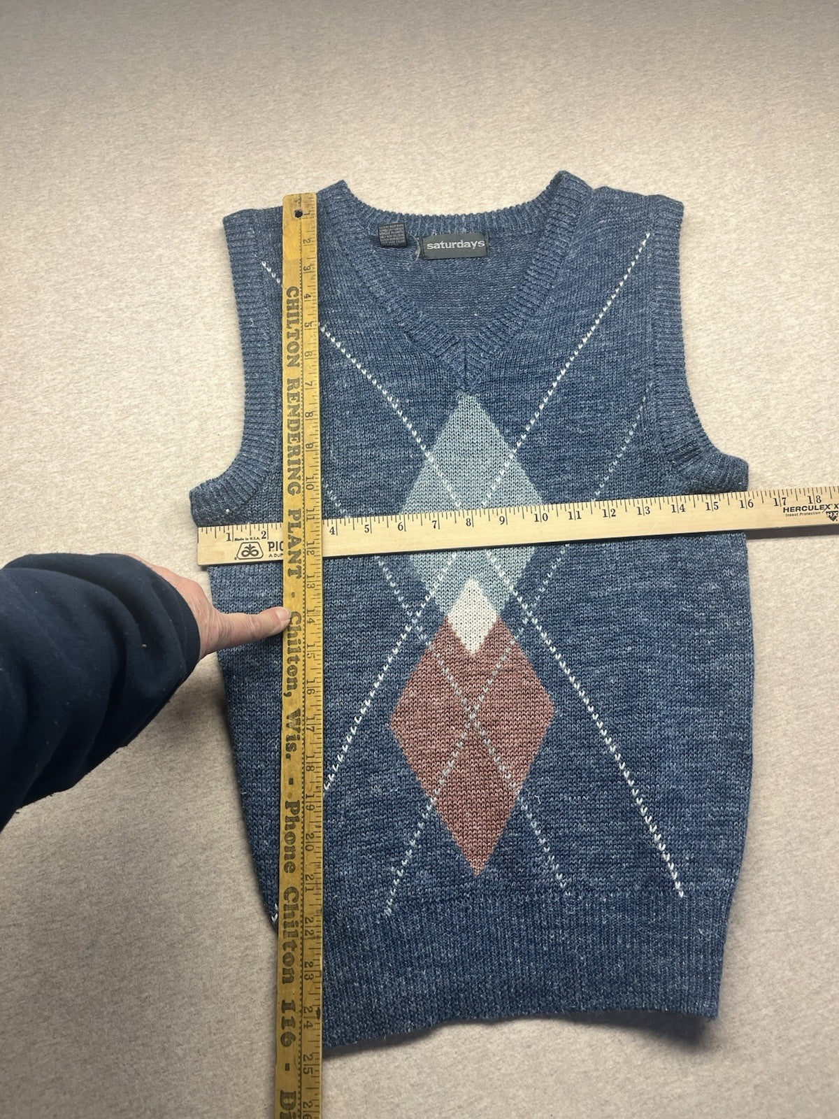 1980s Men’s Blue Diamond Pattern Knit Vest
