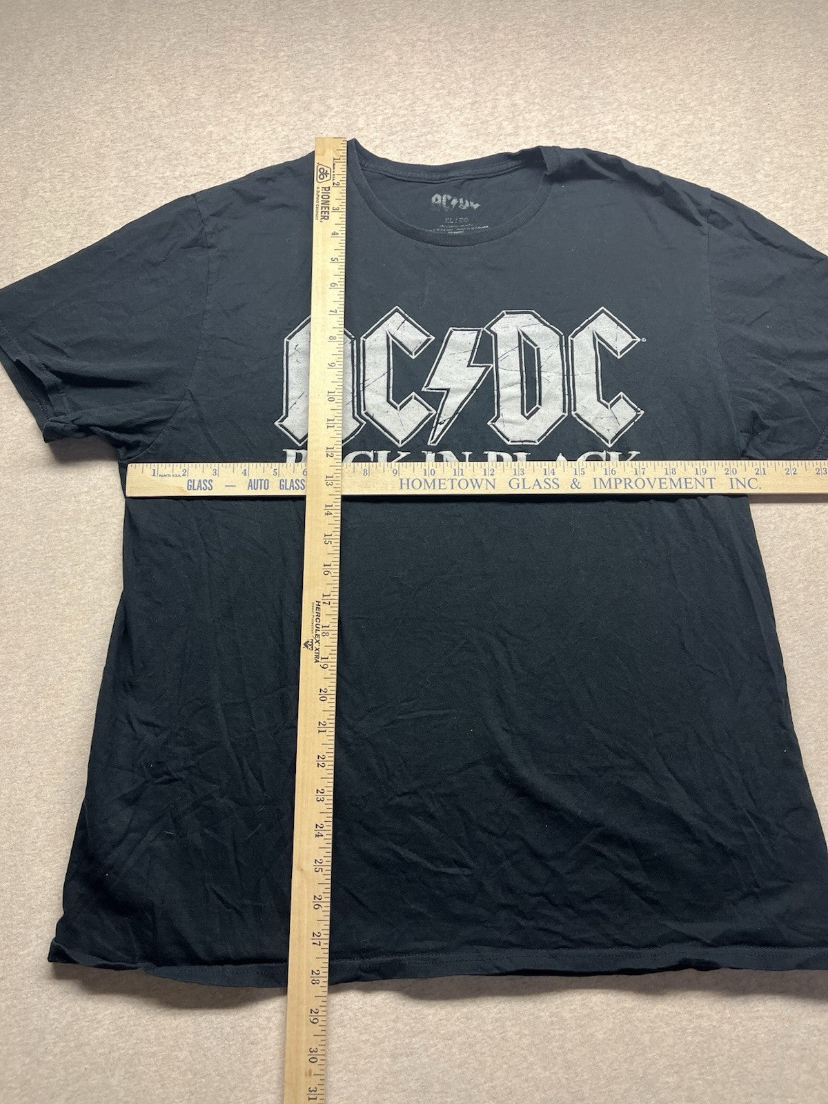 AC/DC Back In Black Tshirt Men’s XL