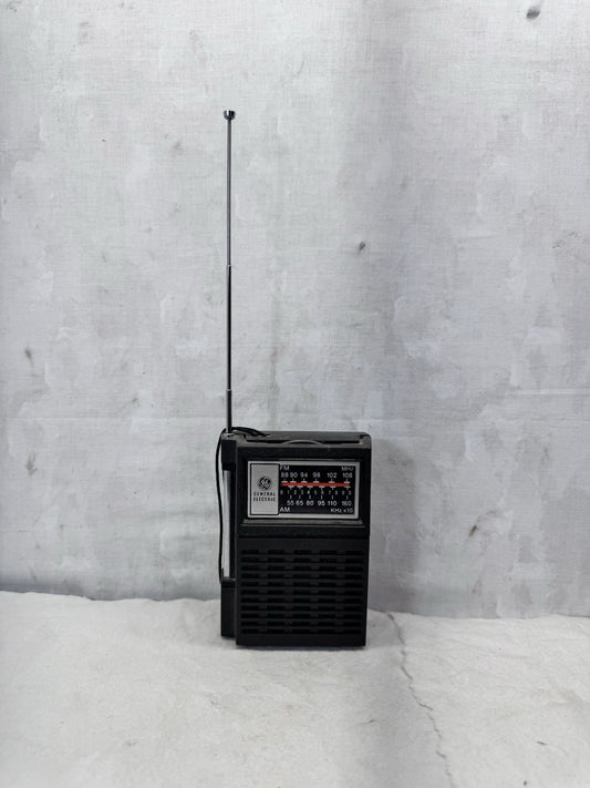 Vintage GE General Electric Model 7-2506A Handheld AM-FM Transistor Radio