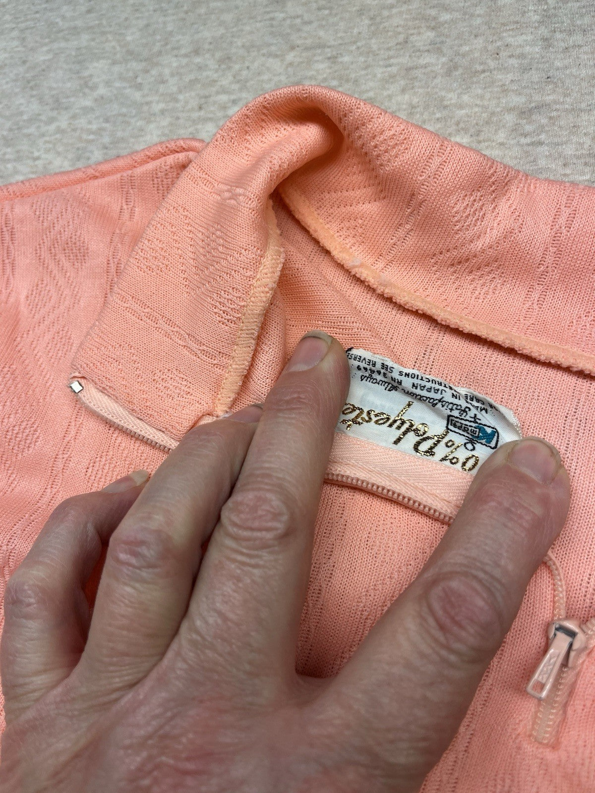 1970s Women’s Peach Knit S Sleeve Shirt