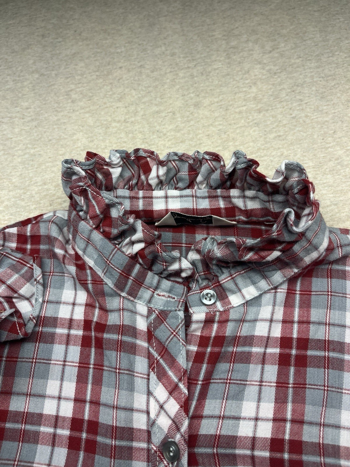 1970s Women’s Ruffled Red & Grey Flannel L Sleeve Top