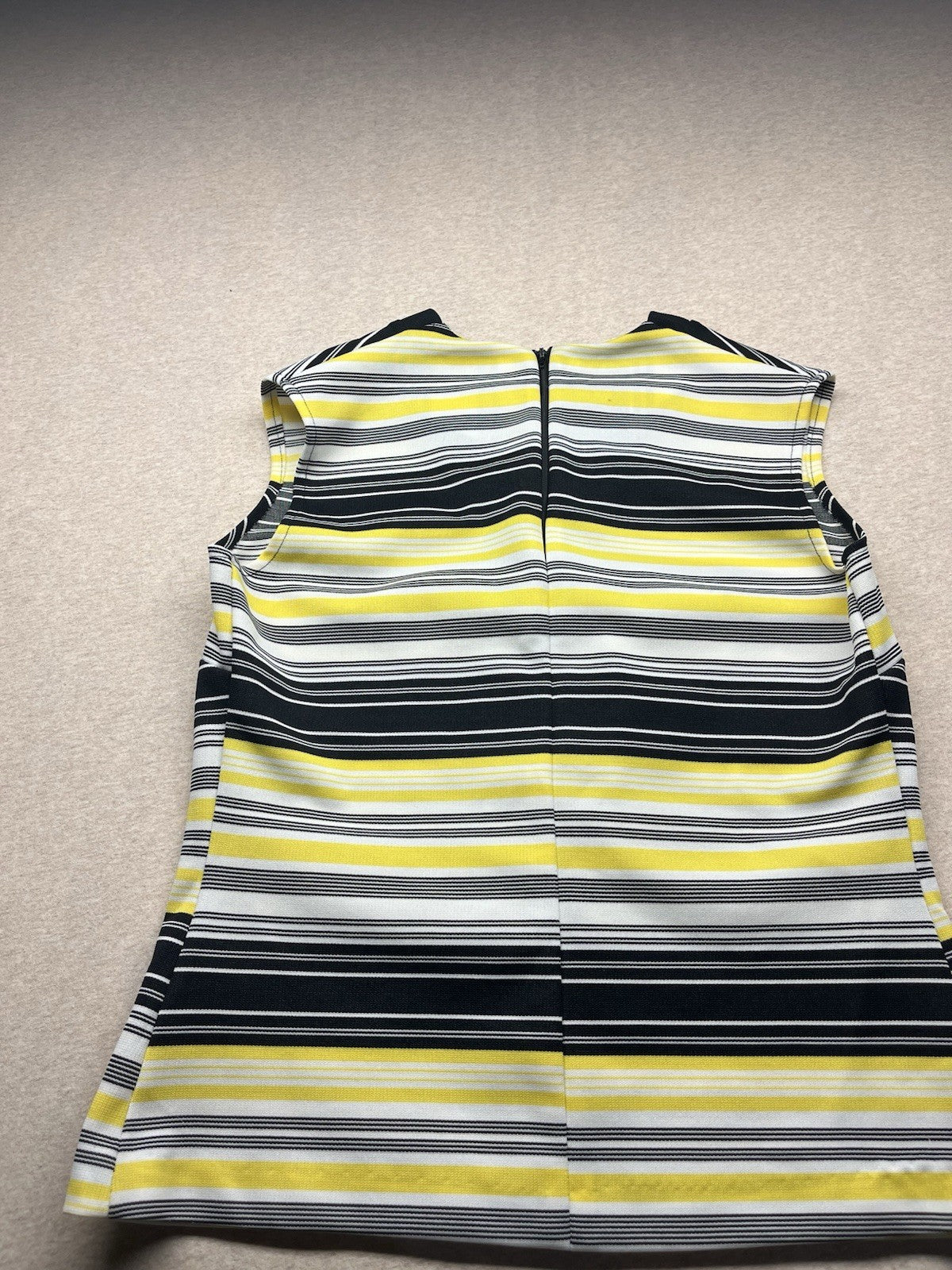 1960s Women’s Knit Striped V-Neck Sleeveless Shirt