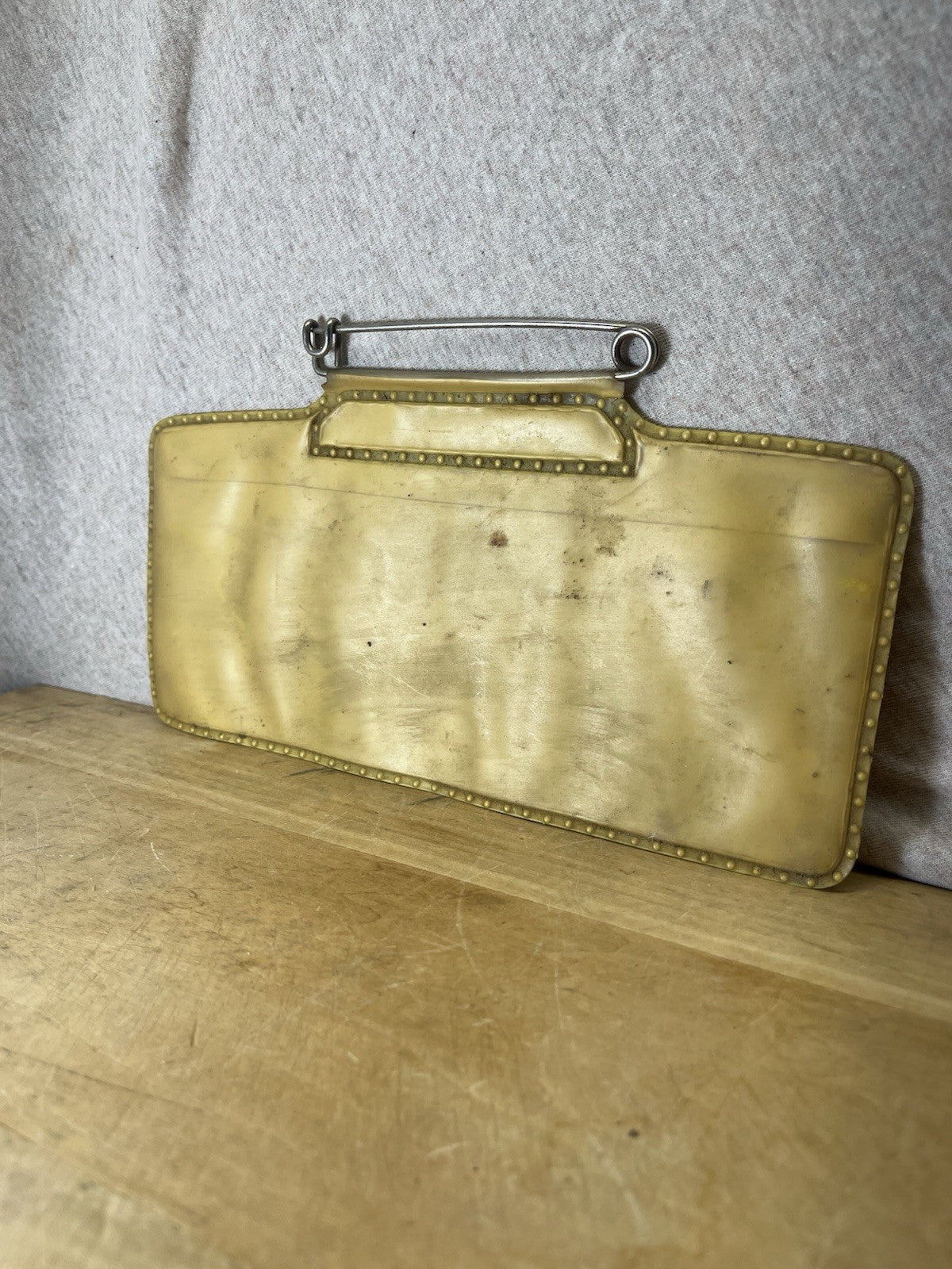 Backtag Holder Vintage 