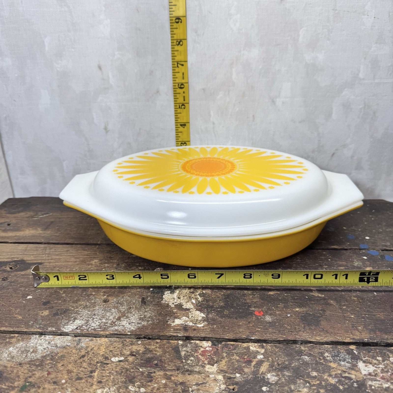 Pyrex  Ovenware Sunflower Casserole Dish With Lid Vintage