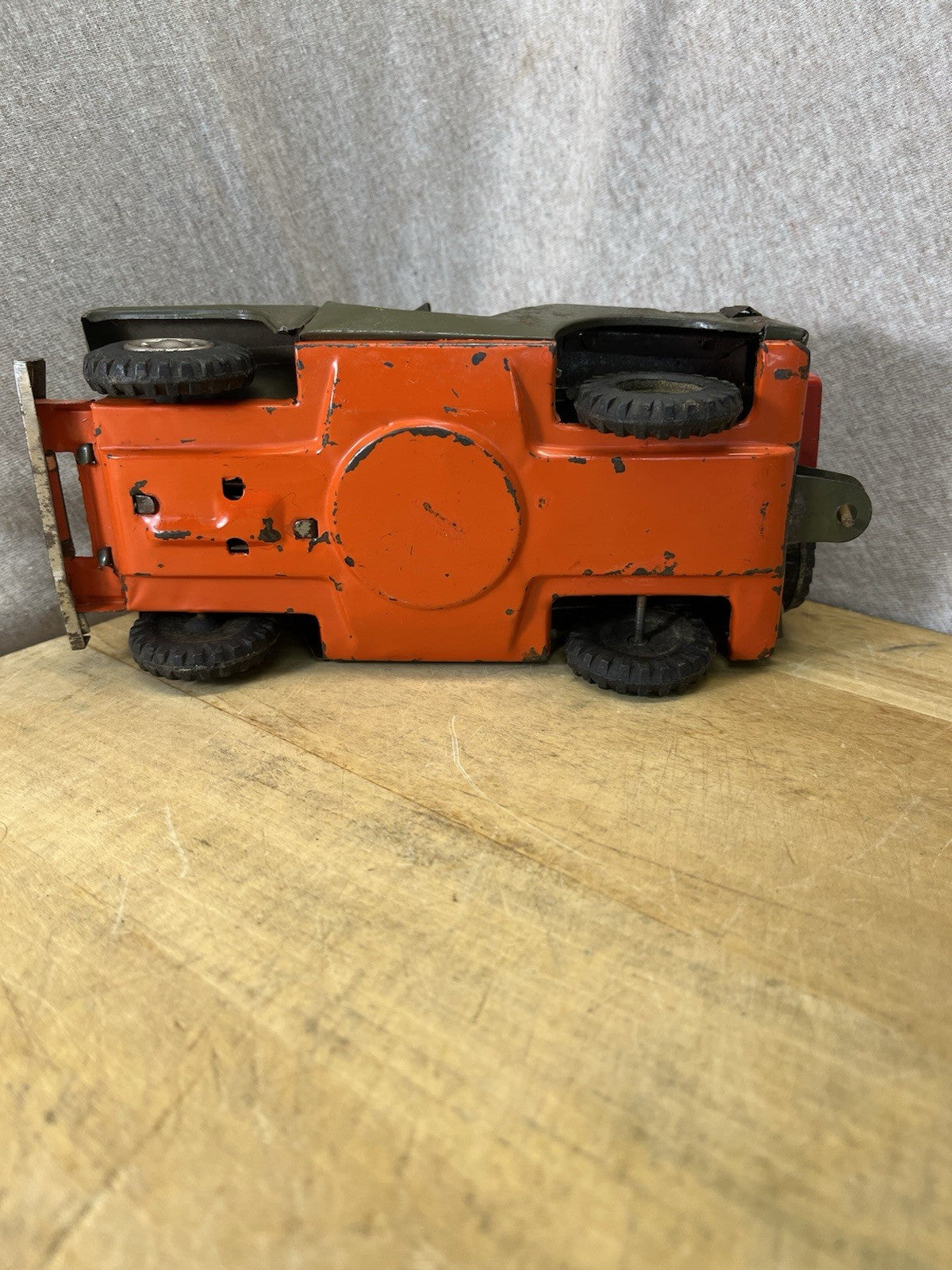 Vintage Tin Friction Jeep W/ Toy Working Spring Howitzer Gun