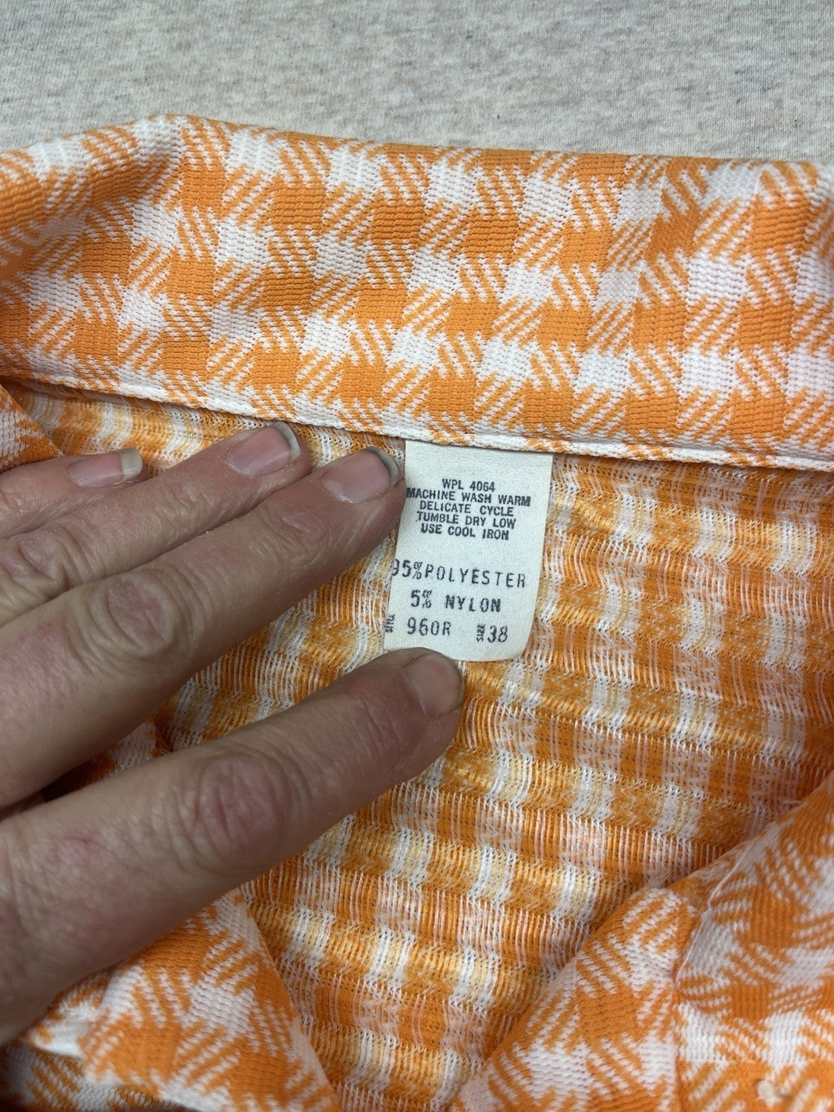 1970s Women’s Orange Plaid L Sleeve Knit Top