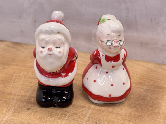 Mr Mrs Santa Claus Salt & Pepper Shakers Lefton Christmas #1396
